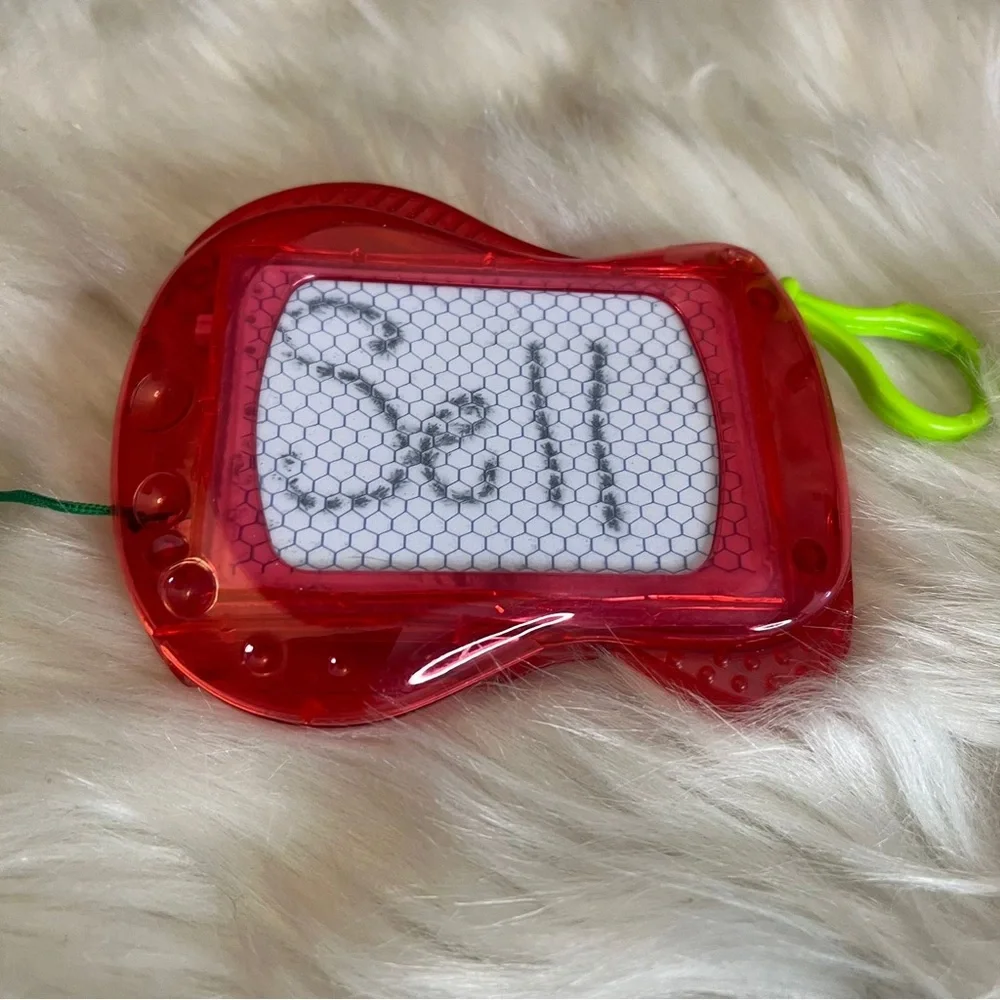 Mini Magnetic Drawing Board Keychain Erasable Doodle Sketch Pad Kids Travel Size